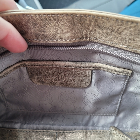 Michael Kors Ruffled Clutch/Crossbody with Strap in excellent condition - Picture 7 of 8